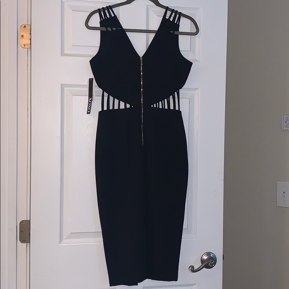 Black Dress - Picture 2 of 3